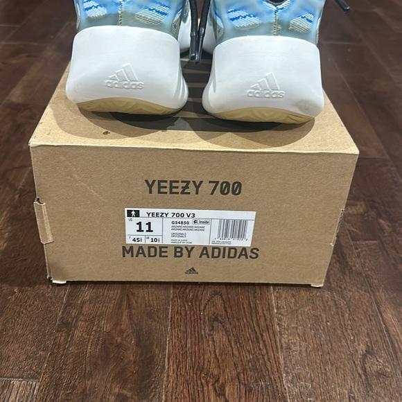 Adidas Yeezy 700 V3 ARZARETH colorway Mens Size 11 - Picture 5 of 5